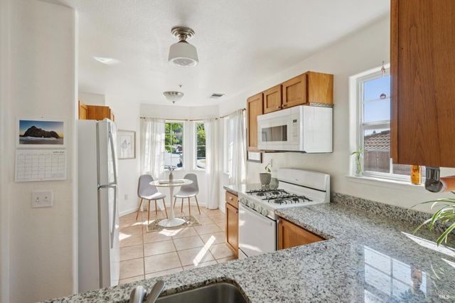 313 Portofino Way, Cloverdale, CA 95425