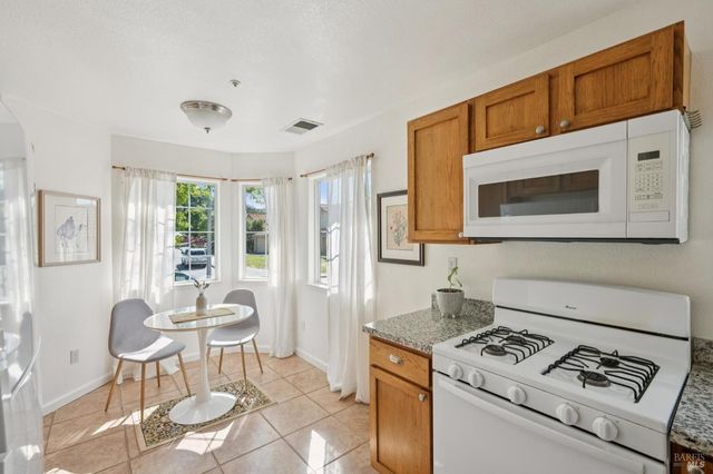 313 Portofino Way, Cloverdale, CA 95425