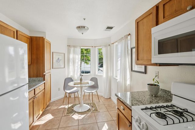 313 Portofino Way, Cloverdale, CA 95425