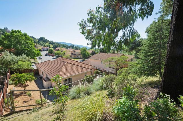 313 Portofino Way, Cloverdale, CA 95425
