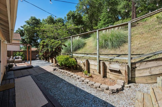 313 Portofino Way, Cloverdale, CA 95425