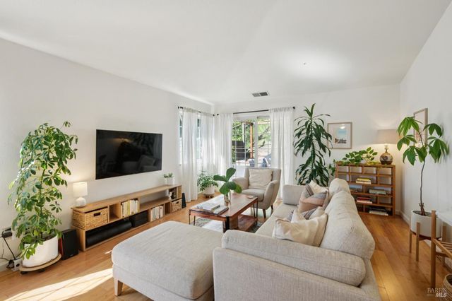 313 Portofino Way, Cloverdale, CA 95425