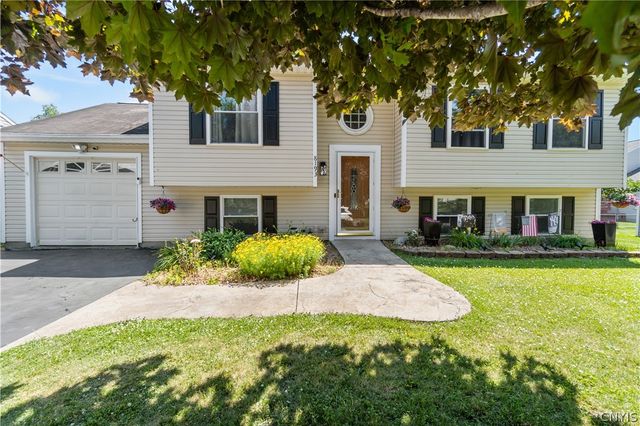 8193 Rizzo Drive, Clay, NY 13041