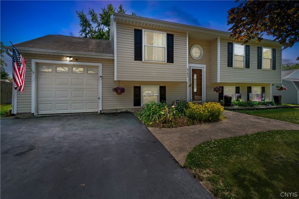 8193 Rizzo Drive, Clay, NY 13041