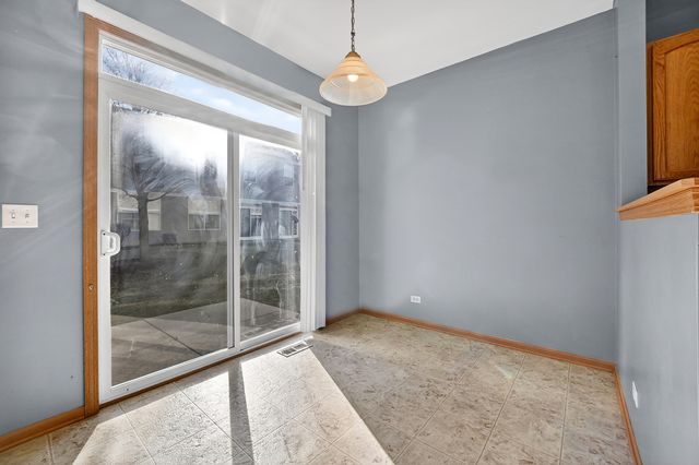 1492 Waterside Drive 1, Dekalb, IL 60115