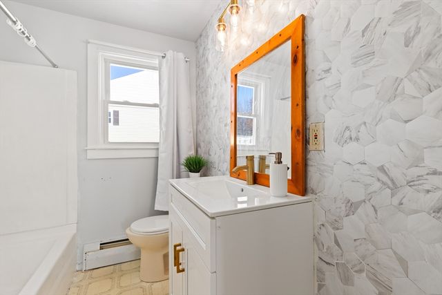 105 Columbia Rd, Lowell, MA 01854