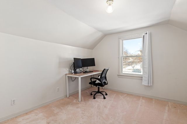 105 Columbia Rd, Lowell, MA 01854