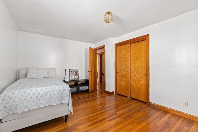 105 Columbia Rd, Lowell, MA 01854