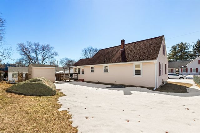 105 Columbia Rd, Lowell, MA 01854