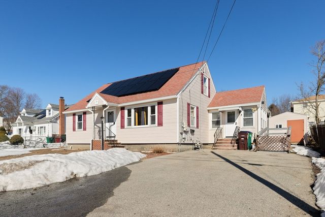 105 Columbia Rd, Lowell, MA 01854