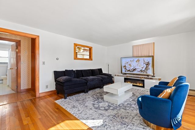 105 Columbia Rd, Lowell, MA 01854