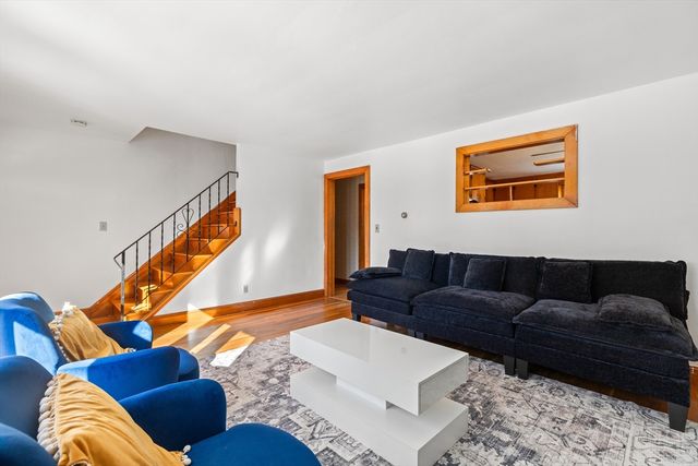 105 Columbia Rd, Lowell, MA 01854