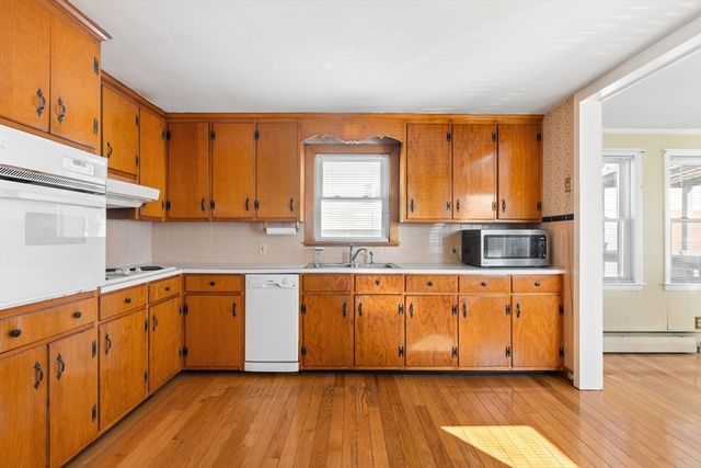 105 Columbia Rd, Lowell, MA 01854