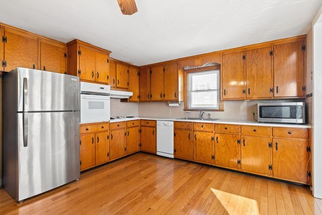 105 Columbia Rd, Lowell, MA 01854