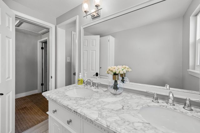 15 NE Wedgewood Lane, Fort Walton Beach, FL 32547