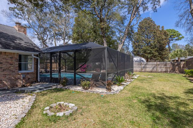 15 NE Wedgewood Lane, Fort Walton Beach, FL 32547