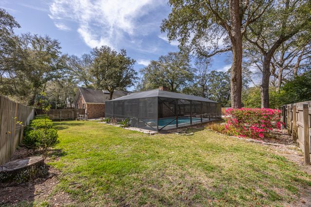 15 NE Wedgewood Lane, Fort Walton Beach, FL 32547