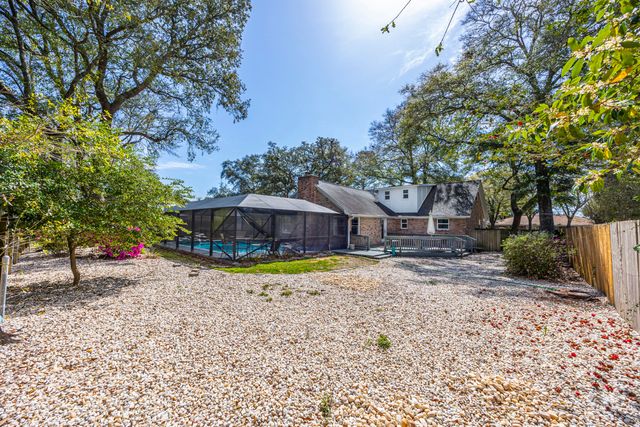 15 NE Wedgewood Lane, Fort Walton Beach, FL 32547