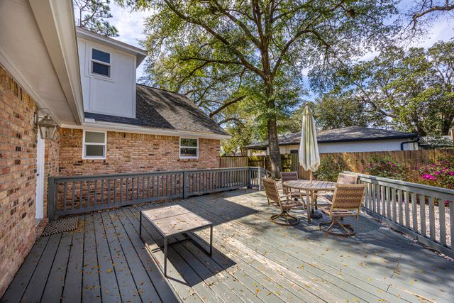 15 NE Wedgewood Lane, Fort Walton Beach, FL 32547