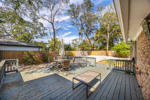 15 NE Wedgewood Lane, Fort Walton Beach, FL 32547