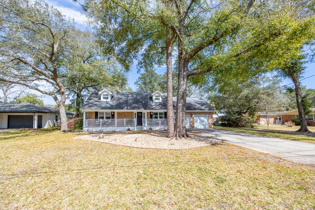 15 NE Wedgewood Lane, Fort Walton Beach, FL 32547