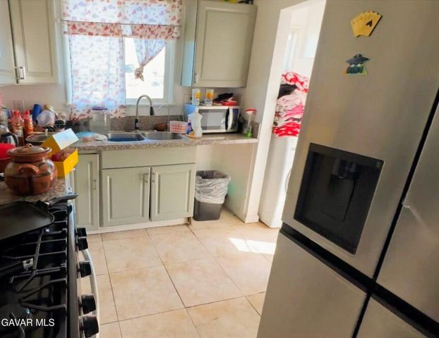 1866 E Avenue Q11, Palmdale, CA 93550