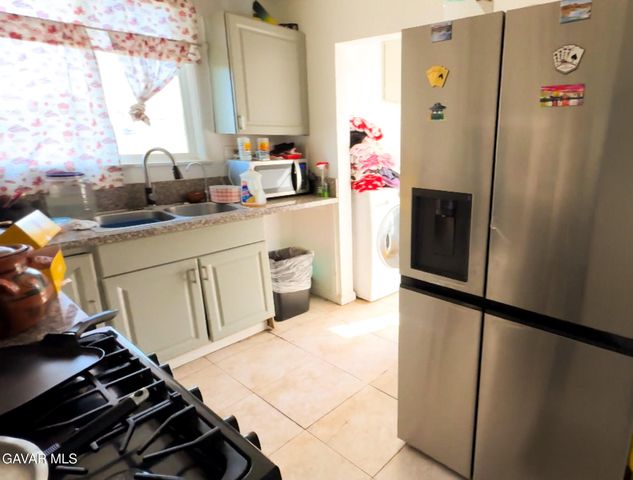 1866 E Avenue Q11, Palmdale, CA 93550