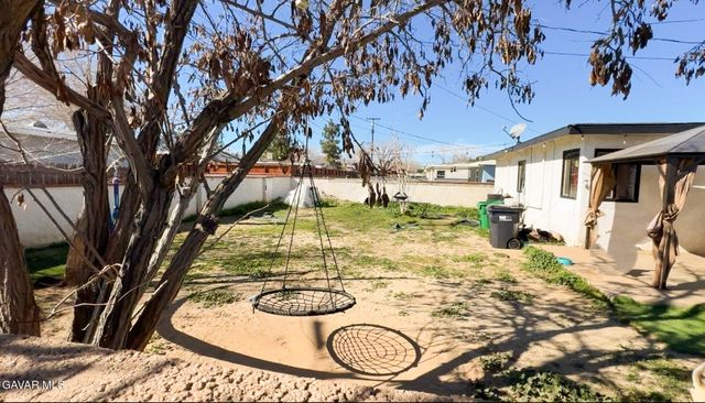 1866 E Avenue Q11, Palmdale, CA 93550