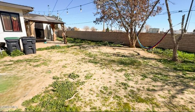 1866 E Avenue Q11, Palmdale, CA 93550