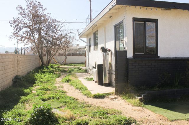 1866 E Avenue Q11, Palmdale, CA 93550
