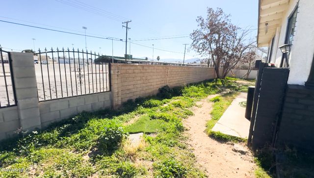 1866 E Avenue Q11, Palmdale, CA 93550