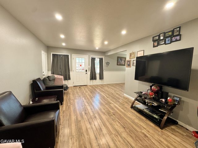 1866 E Avenue Q11, Palmdale, CA 93550