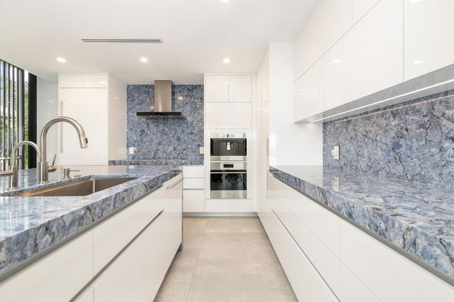 106 Inlet Way 202, Palm Beach Shores, FL 33404