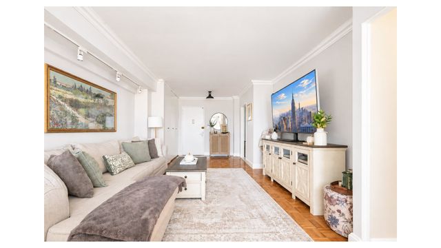 444 E 75th St Apt 17E, New York City, NY 10021