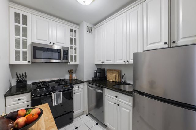 444 E 75th St Apt 17E, New York City, NY 10021