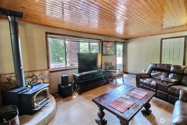 36204 108th Avenue Ct E, Eatonville, WA 98328