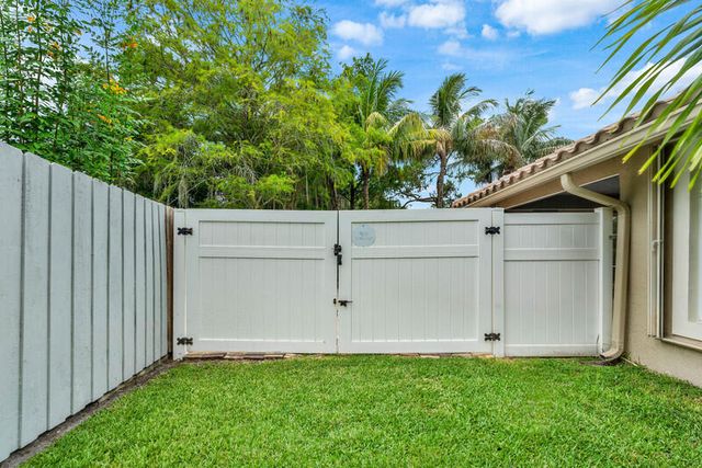 13546 Staimford Drive, Wellington, FL 33414