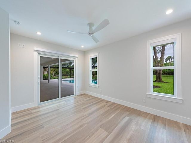 5520 CYNTHIA LN, Naples, FL 34112