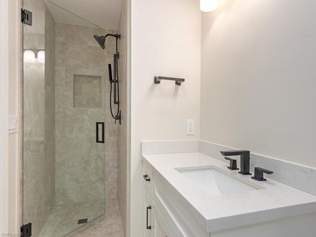 5520 CYNTHIA LN, Naples, FL 34112