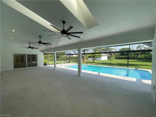 5520 CYNTHIA LN, Naples, FL 34112