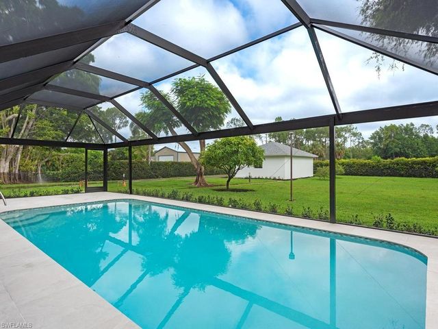 5520 CYNTHIA LN, Naples, FL 34112