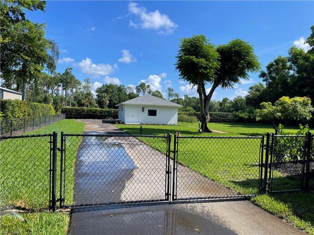 5520 CYNTHIA LN, Naples, FL 34112