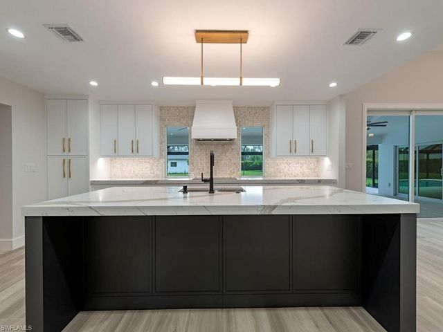5520 CYNTHIA LN, Naples, FL 34112