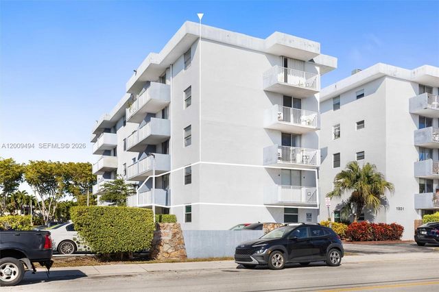 1801 S Treasure Dr 217, North Bay Village, FL 33141