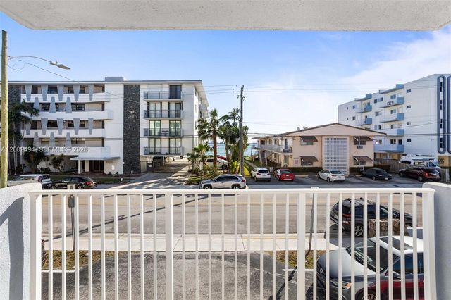 1801 S Treasure Dr 217, North Bay Village, FL 33141