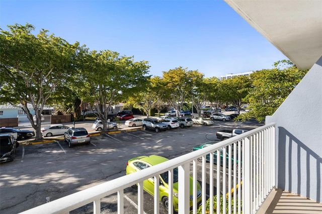 1801 S Treasure Dr 217, North Bay Village, FL 33141