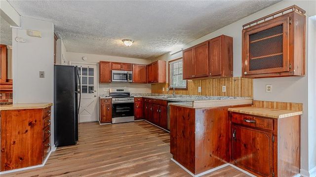 416 Pineburr Lane, Stone Mountain, GA 30087