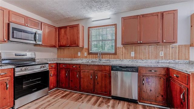 416 Pineburr Lane, Stone Mountain, GA 30087