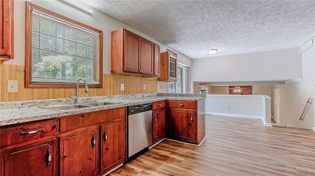 416 Pineburr Lane, Stone Mountain, GA 30087