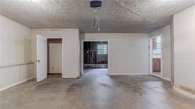 416 Pineburr Lane, Stone Mountain, GA 30087